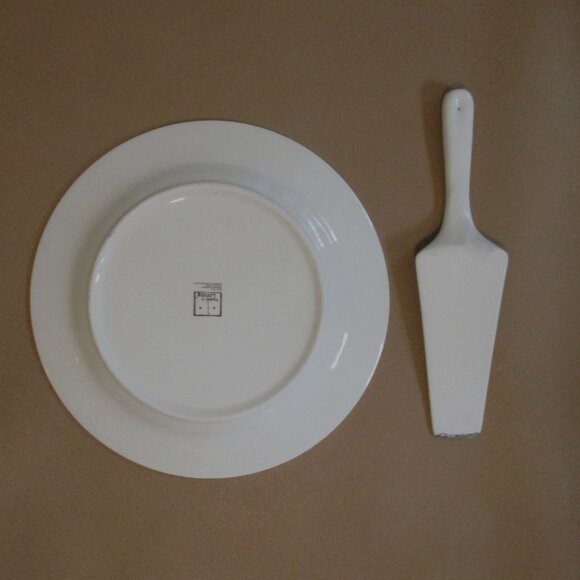 Winter Wishes 10.5" Ceramic Round Cake Pie Cookie Server Set Snowman Design - Picture 4 of 5